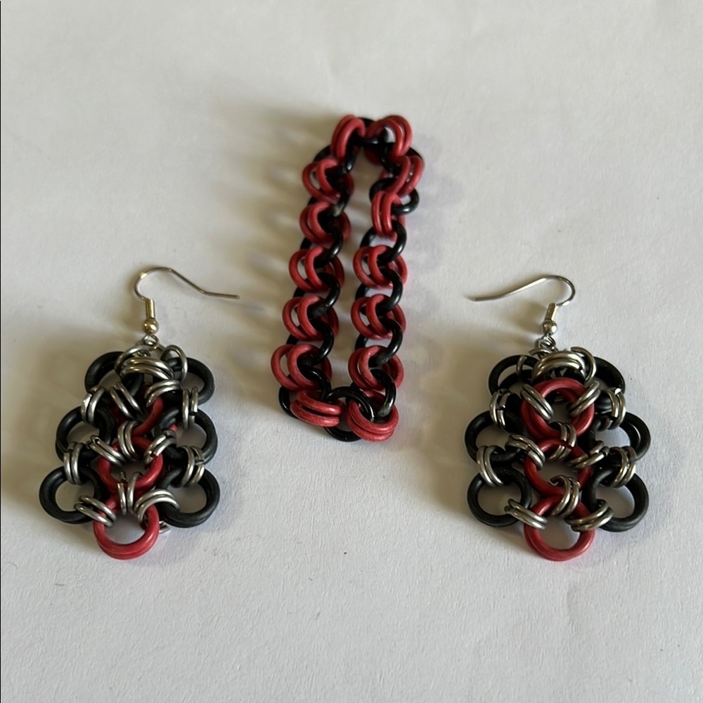 Elegant Red and Black Chainmail Jewelry Set - Earrings and Bracelet